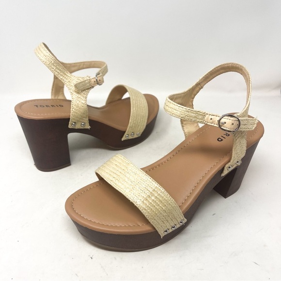 NEW Torrid Woodgrain Platform Heel Sandal (WW) Tan Brown Chunky Size 12 - Picture 3 of 10